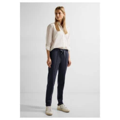Cecil Tracey Ankle Chinohose Night Sky Blue 14 Cecil Tracey Ankle Chinohose Night Sky Blue -Wellensteyn Shop cecil jeans tracey dunkelblau 14077 ansicht model
