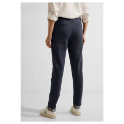 Cecil Tracey Ankle Chinohose Night Sky Blue 13 Cecil Tracey Ankle Chinohose Night Sky Blue -Wellensteyn Shop cecil jeans tracey dunkelblau 14077 ansicht model hinten