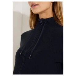 Cecil Damen Strickjacke Cosy Structured Zip Cardigan Night Sky Blue -Wellensteyn Shop cecil strickjacke dunkelblau 14077 model detail