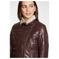 Gipsy (by Mauritius) Damen Lederjacke Tyla Brown 15 Gipsy (by Mauritius) Damen Lederjacke Tyla Brown -Wellensteyn Shop gipsy tyla bikerjacke brown detail model