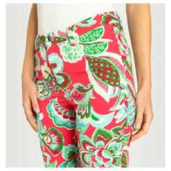 MAC Aida Kick 7/8 Hose Light Red Pink Printed -Wellensteyn Shop mac jeans aida kick rosa 896b model detail vorne