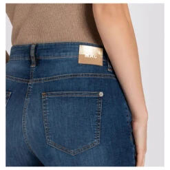 MAC Culotte 7/8 Jeans Authentic Mid Blue Washed 21 MAC Culotte 7/8 Jeans Authentic Mid Blue Washed -Wellensteyn Shop mac jeans culotte 3 4 blau d544 model detail rueckseite