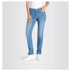MAC Dream Jeans Simple Blue Washed Wonderlight 18 MAC Dream Jeans Simple Blue Washed Wonderlight -Wellensteyn Shop mac jeans dream blau d289 model detail front