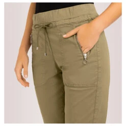 MAC Easy Ankle Baumwollhose Martini Olive -Wellensteyn Shop mac jeans easy active khaki 358r model detail vorne