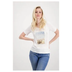 Monari Damen T-Shirt White Arizona Air -Wellensteyn Shop monari arizona t shirt weiss bedruckt blau beige 100 ansicht model vorn