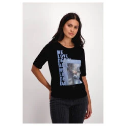 Monari Damen T-Shirt Black Glitter Blue Print 10 Monari Damen T-Shirt Black Glitter Blue Print -Wellensteyn Shop monari denim love t shirt schwarz 999 model detail vorne