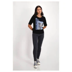 Monari Damen T-Shirt Black Glitter Blue Print 12 Monari Damen T-Shirt Black Glitter Blue Print -Wellensteyn Shop monari denim love t shirt schwarz 999 model vorne