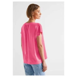 Street One Damen Kurzarm Bluse Berry Rose -Wellensteyn Shop street one shirtblouse splitneck shirt magenta 14647 ansicht model hinten