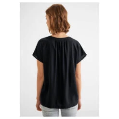 Street One Damen Kurzarm Bluse Deep Black 9 Street One Damen Kurzarm Bluse Deep Black -Wellensteyn Shop street one shirtblouse with splitneck bluse schwarz 100001 ansicht model hinten