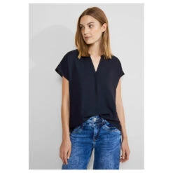 Street One Damen Kurzarm Bluse Splitneck Dark Blue -Wellensteyn Shop street one shirtblouse with splitneck hemdbluse blau 11238 model vorne