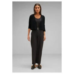 Street One Damen Strickjacke Short Cardigan Black -Wellensteyn Shop street one short cardigan schwarz 10001 model vorne