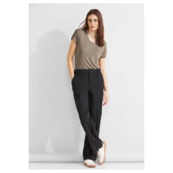 Street One Damen T-Shirt V-neck Shiny Safari Beige 11 Street One Damen T-Shirt V-neck Shiny Safari Beige -Wellensteyn Shop street one v neck shiny shirt beige 15617 model