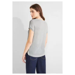 Street One Damen T-Shirt V-neck Shiny Pearl White 9 Street One Damen T-Shirt V-neck Shiny Pearl White -Wellensteyn Shop street one v neck shiny shirt weiss 10108 model hinten